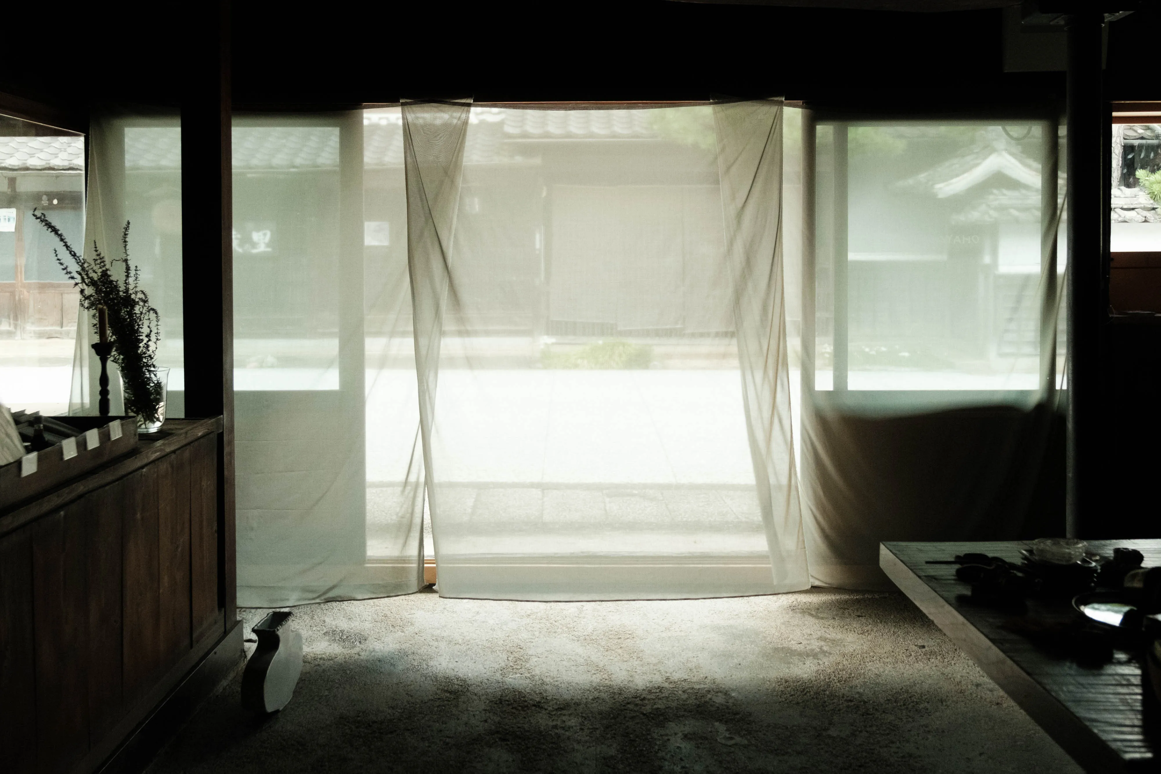 入口の布、暖簾のような、カーテンのような